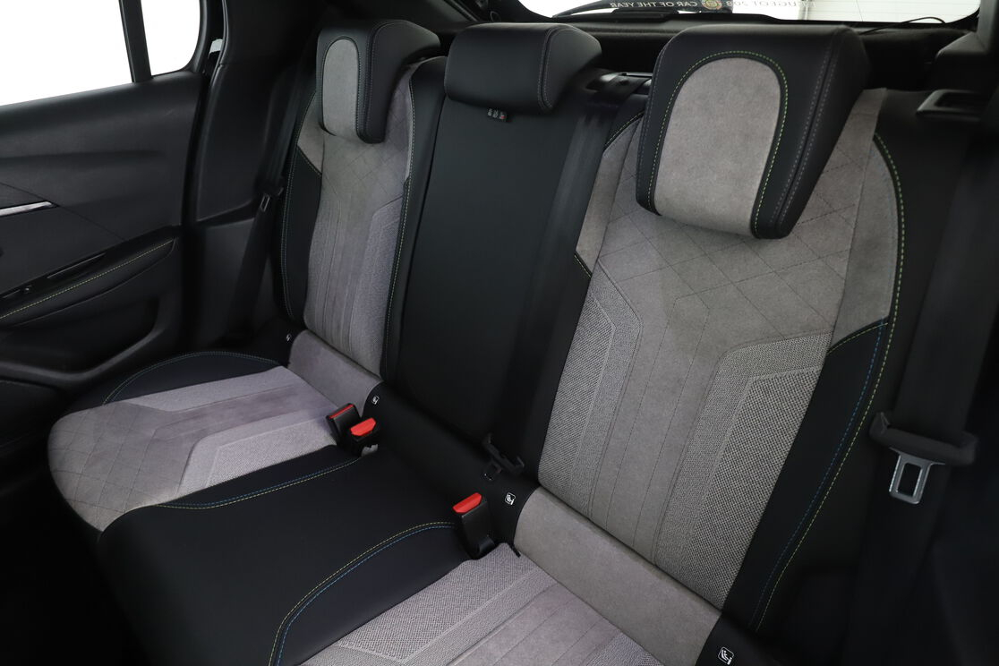 Peugeot 208 1.2 PureTech GT Pack EAT8 — photo 13