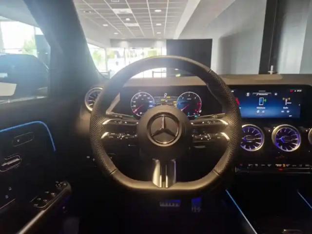 Mercedes Gla 200 d amg line — photo 41