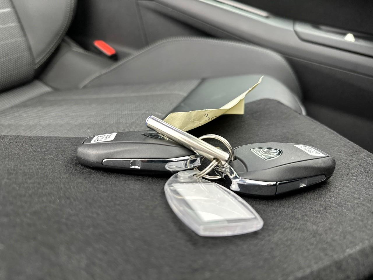 Peugeot 3008 hybrid 145 e-dcs6 gt — photo 38