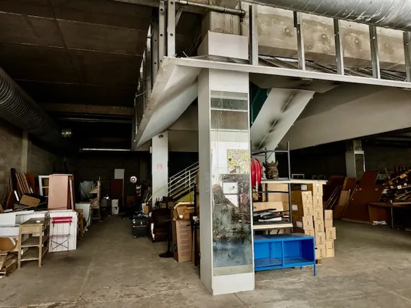 Local 1052 m²