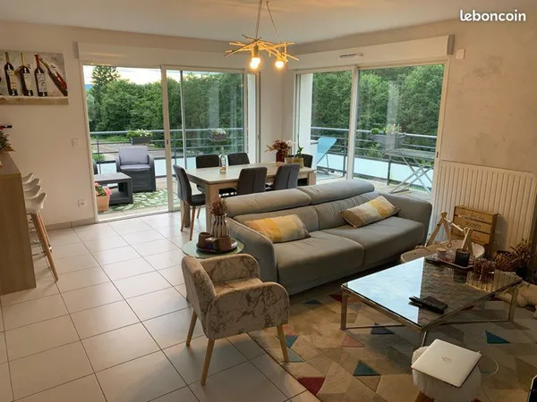 T4 meublé de 85 m² avec terrasse de 20 m², 2 garages fermés et cave - Annecy-le-Vieux