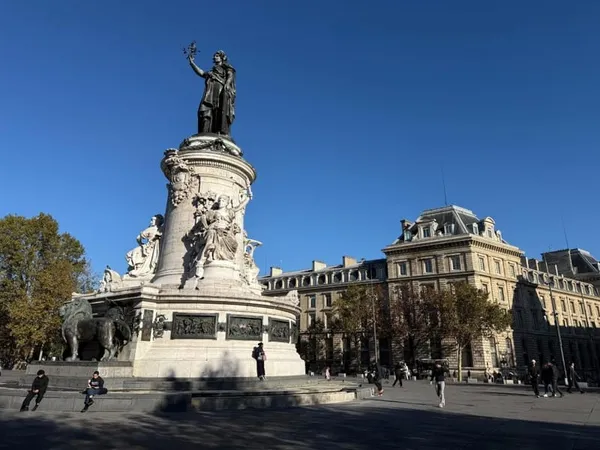 Paris - 2 pièces traversant 54,3 m², 1er étage, près de République