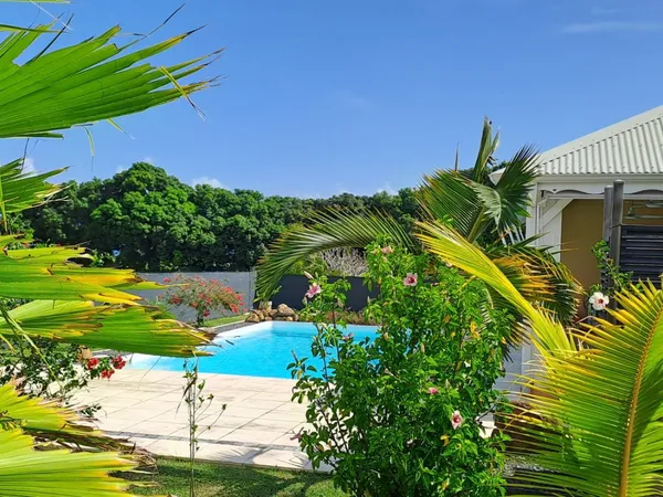 VILLA FAMILIALE 110 m2 AVEC PISCINE PROCHE PLAGES