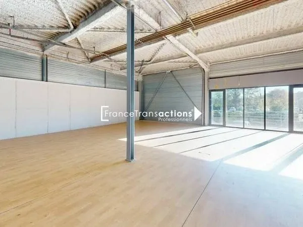 Local commercial 155 m²