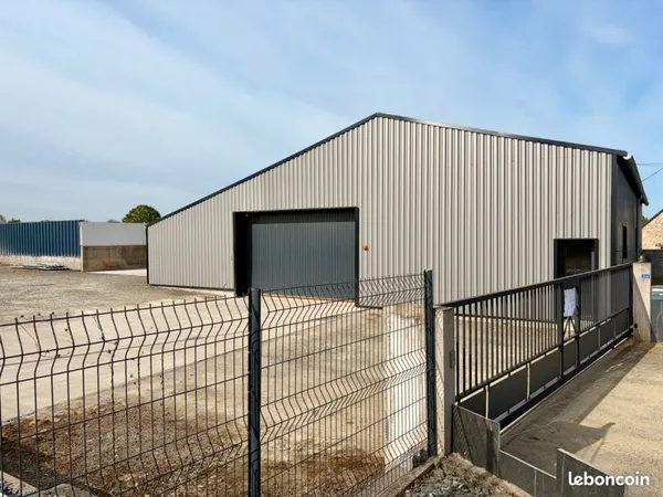 Local 350 m² + terrain 1200 m² - Accès camion - Idéal artisan