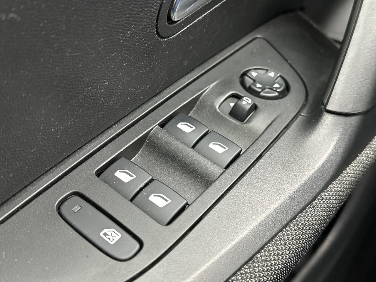Peugeot 2008 puretech 100 s&s bvm6 style — photo 17