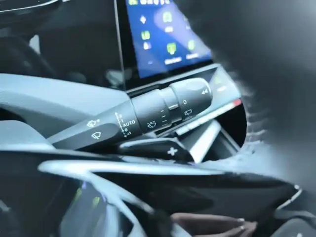 Peugeot 308 phev 180 e-eat8 allure pack — photo 17