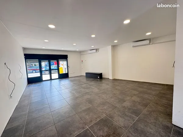 Local commercial 66 m² SAINT LEU