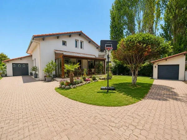 Maison 6 pièces 145 m²