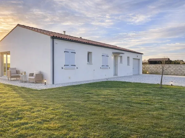 Pérignac (17800) - Maison contemporaine de plain-pied de 2021 !