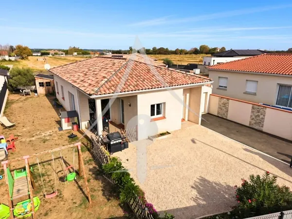 Maison moderne T4 de 98 m² à Lavernose-Lacasse