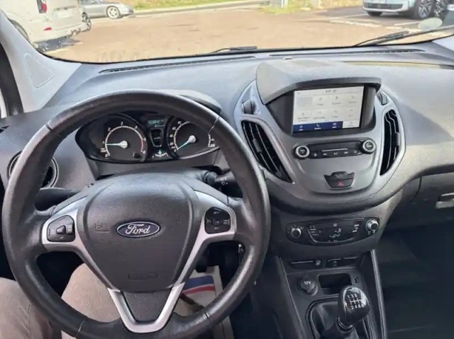 Ford Transit Courier fourgonnette 1.5 tdci 100ch stop&amp;start trend — photo 3