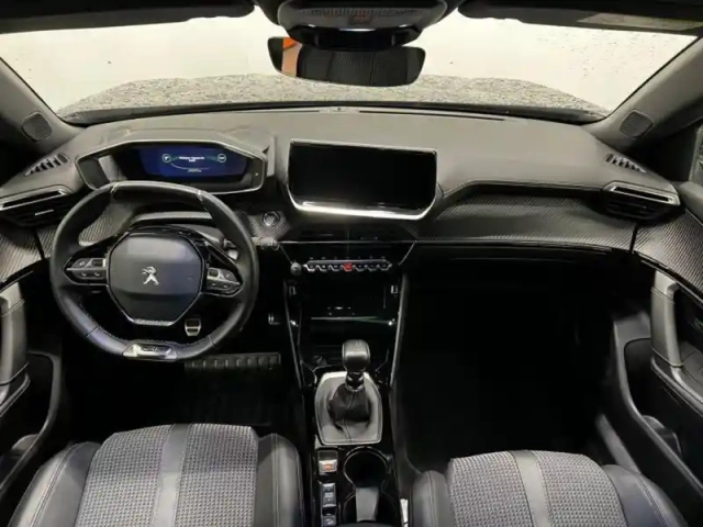 Peugeot 2008 1.2 puretech 130ch s&amp;s gt — photo 6