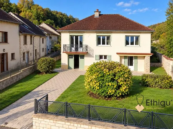 Maison familiale avec sous-sol et terrain de 524 m² au coeur de
