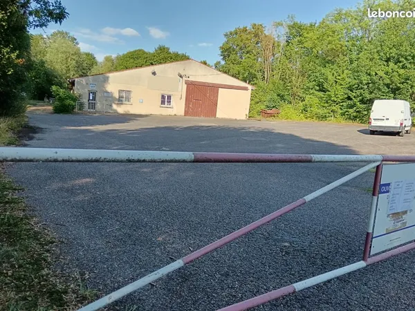 Location ENTREPOT avec BUREAU
