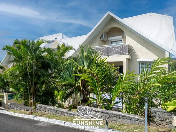 EN EXCLUSIVITÉ - Appartement T3 avec deux terrasses et une place de parking à Sainte-Marie, SUNSHINE