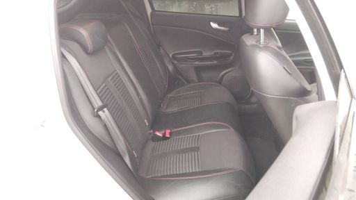 Alfa Romeo Giulietta 2.0 JTDm 140 - Distinctive – 2012 – 121144 km – Diesel – Boîte Manuelle — photo 30