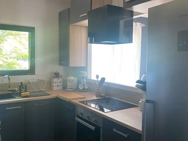 Ici à la location petite Villa d'Architecture de qualité. (Louez mieux ; payez moins)