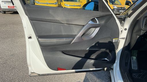 DS DS5 2.0 BlueHDi 180 EAT6 - Performance Line – 2018 – 181500 km – Diesel – Boîte Automatique — photo 37