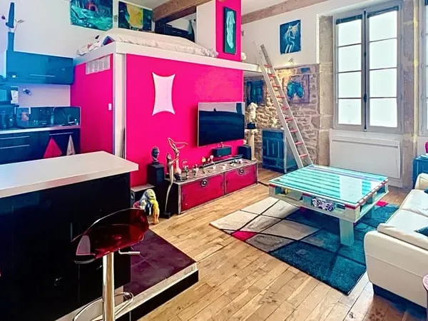LYON 1 - SECTEUR TERREAUX / HÔTEL DE VILLE - T2 DE 53 M² AVEC MEZZANINE, AU CALME D'UNE TRABOULE