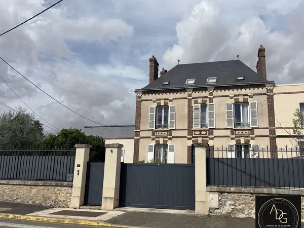 Maison 9 pièces 251 m²