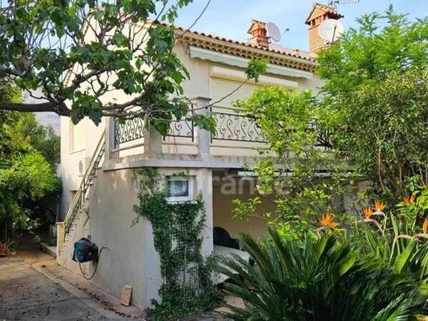 Cavalaire-sur-Mer  Maison de charme au calme absolu, à deux pas de la mer & du centre