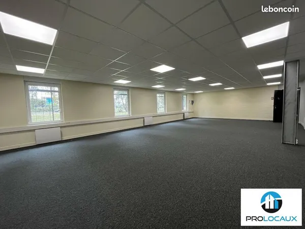 Bureaux 93 m² SAINT MAXIMIN