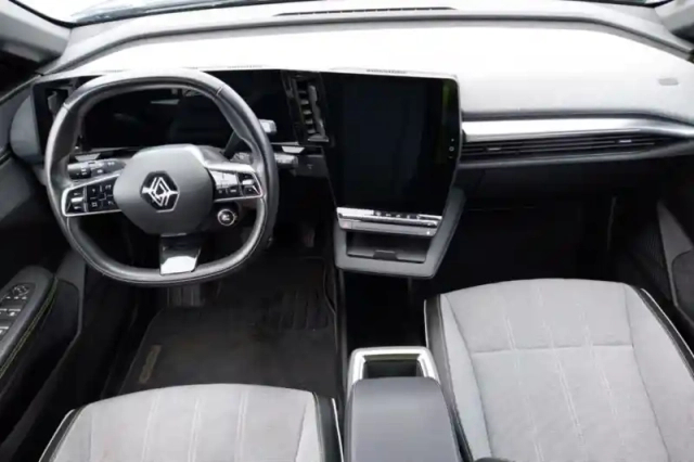 Renault Megane e-tech ev40 130ch standard charge — photo 9