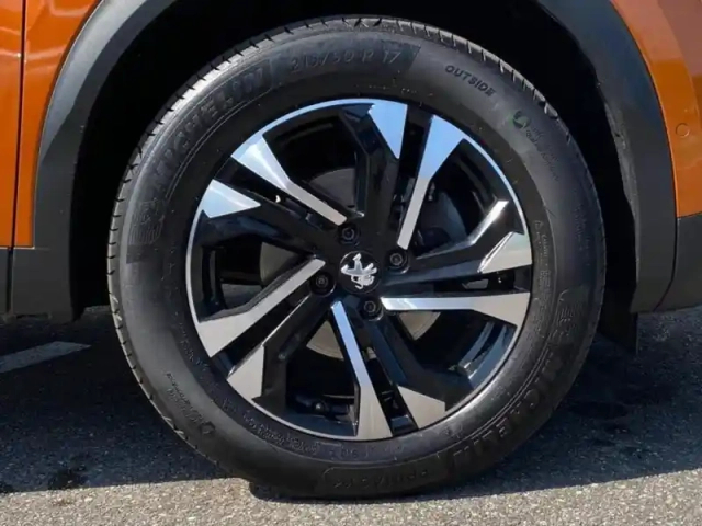 Peugeot 2008 e- 136ch gt — photo 5