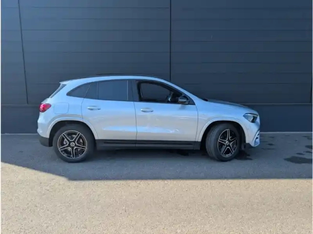 Mercedes Gla 250 e hybrid eq — photo 6