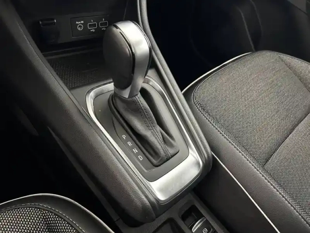 Renault Captur blue dci 115 edc — photo 22