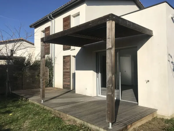 Villa T4 en duplex de 91 m2 avec jardin et garage à Castelgi
