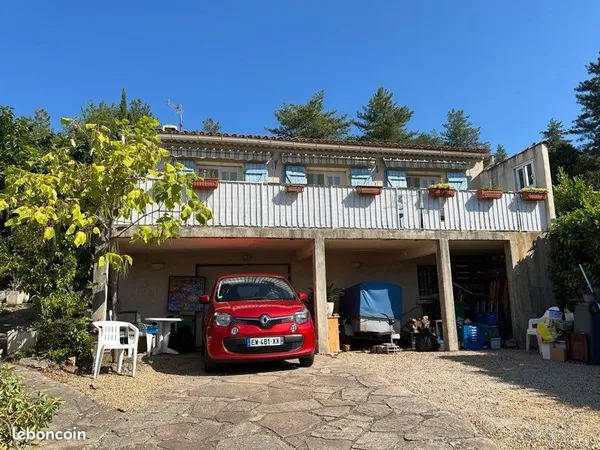 Villa quartier calme avec vue dominante