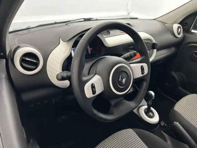 Renault Twingo iii e-tech — photo 19