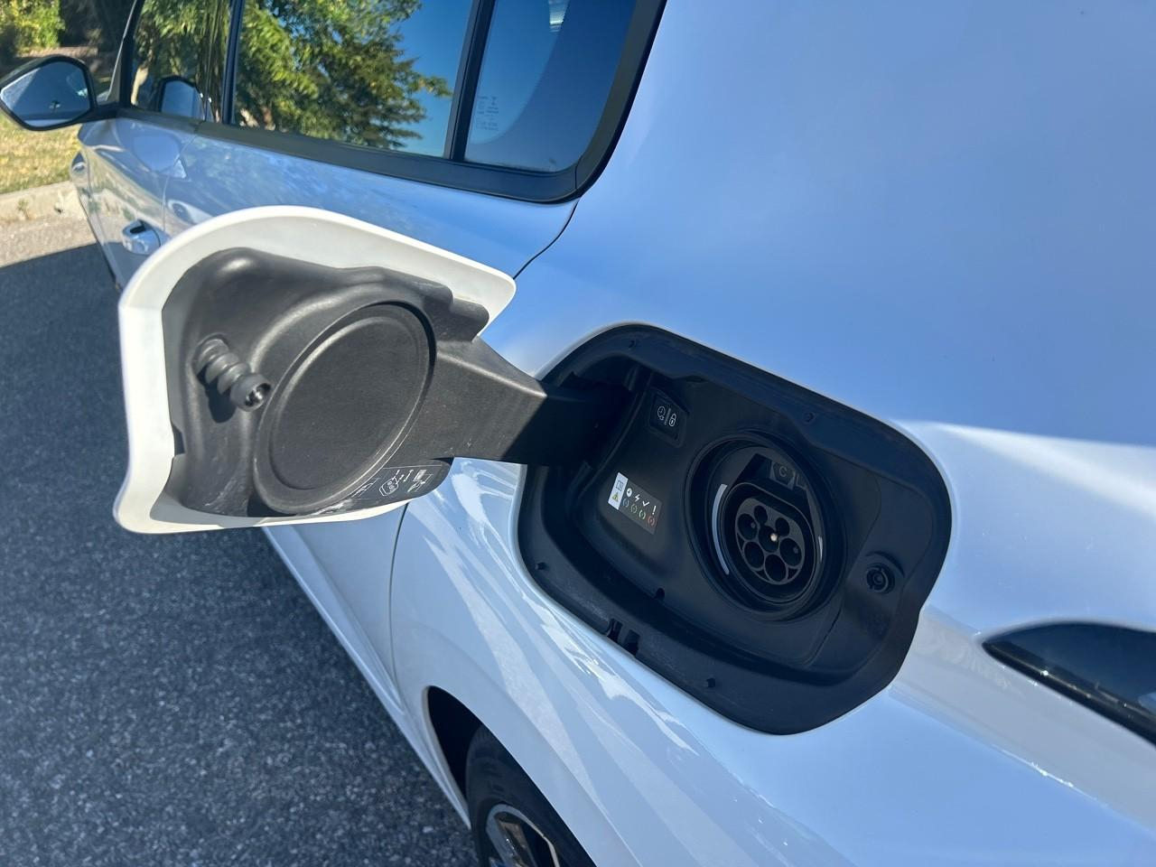 Peugeot 308 phev 180ch active pack e-eat8 — photo 12