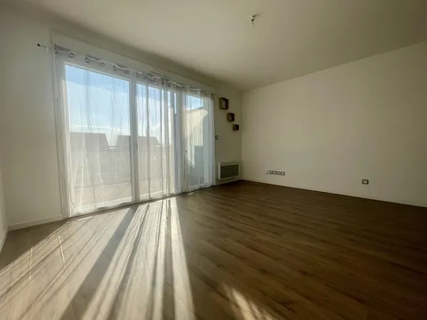 HALLENNES-LEZ-HAUBOURDIN - T2 avec extérieur et place de par