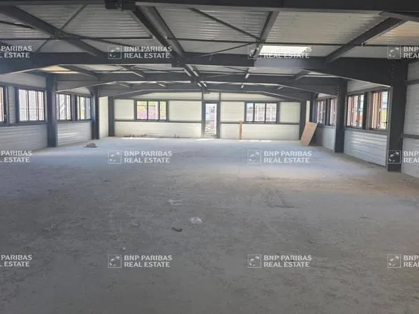 Bureaux 744 m²