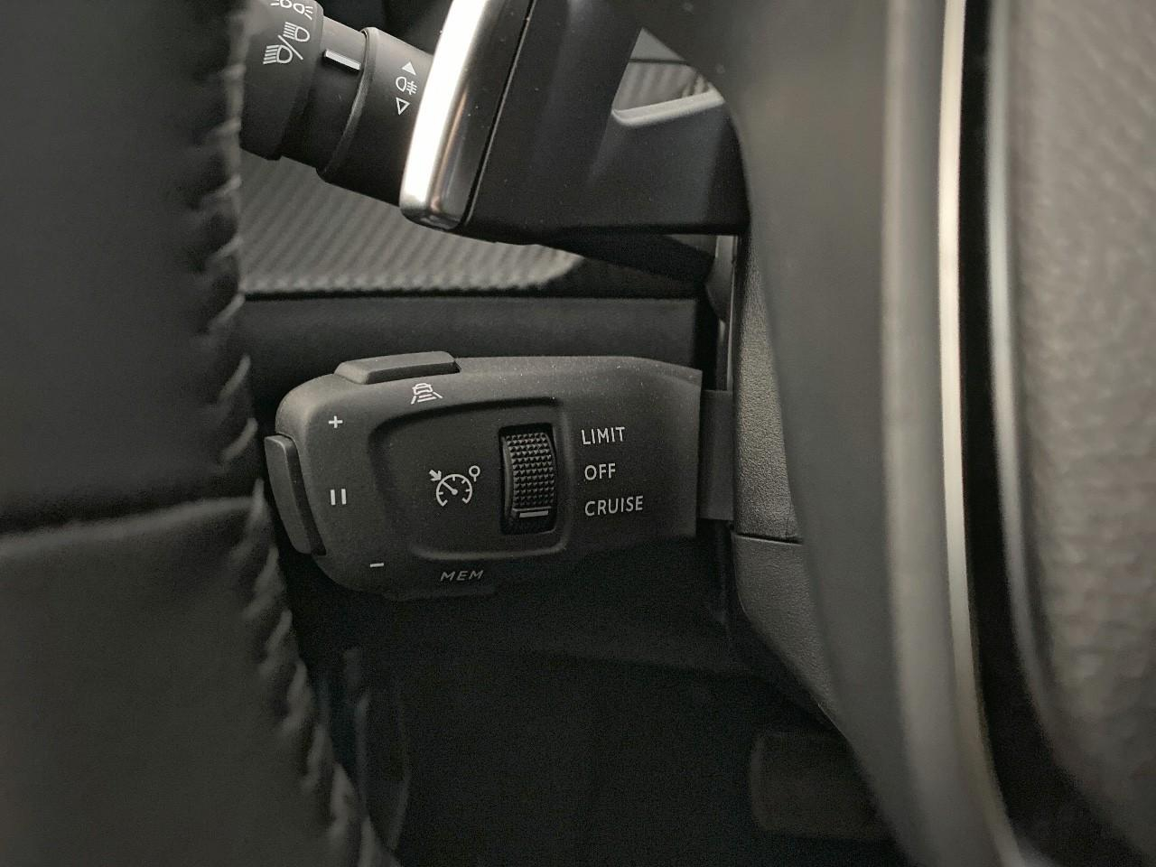 Peugeot 2008 hybrid 145 ch e-dcs6 allure — photo 20
