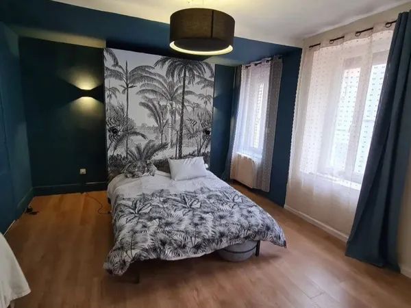 Chambre meublée