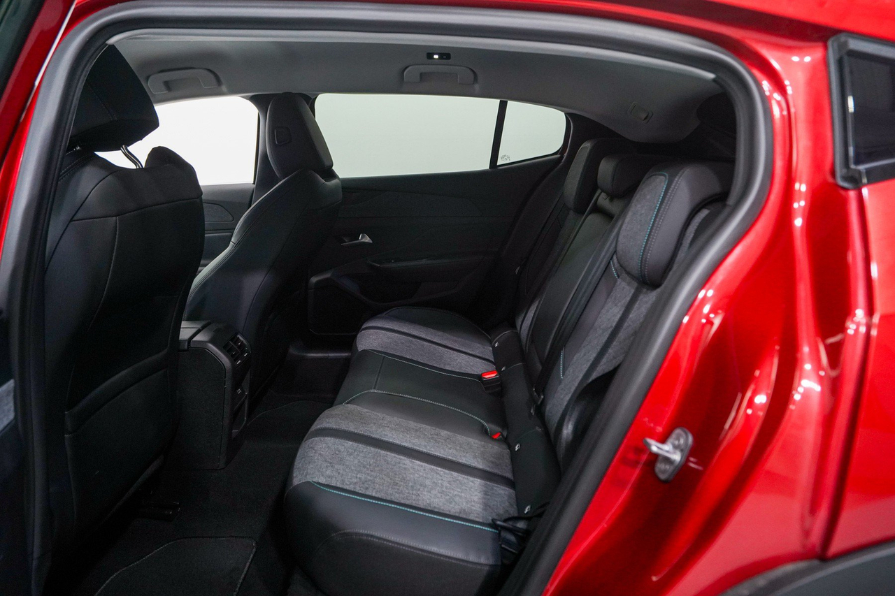 Peugeot 408 — photo 32