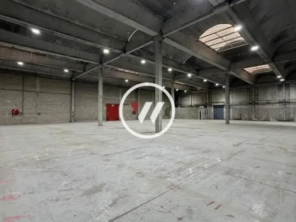 Local d'activité 2 100 m²