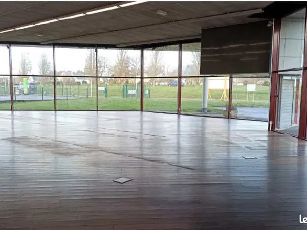 Local commercial 430 m² LANNION