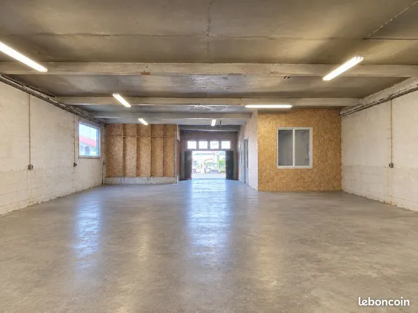 LOCAL D'ACTIVITE 180 m²