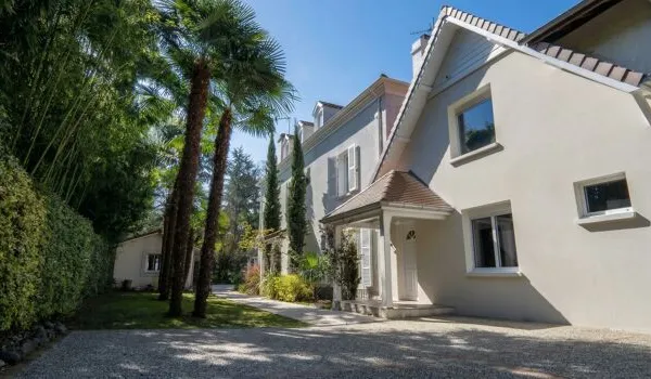 Maison 10 pièces 383 m²