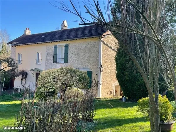 Maison de carcatère, BRIARDE , INDEPENDANTE avec terrain