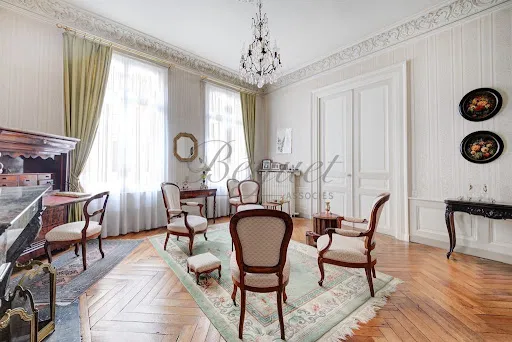 Maison 8 pièces 230 m²
