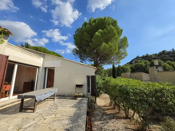 Au pied des collines, maison 3 chambres à rénover