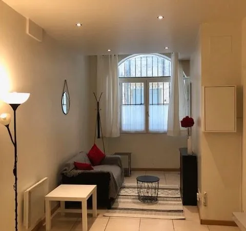 Beau studio quartier saint Anne