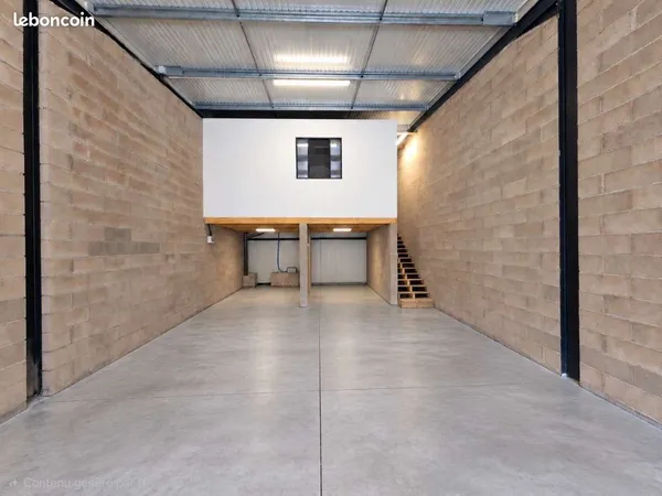 LOCAL D'ACTIVITE / HANGAR A LOUER - LEXY - 120m²