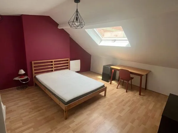 Chambre d'étudiant en colocation - Maison rénovée 5 chambres - Proche IUT